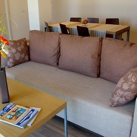 Obzor Beach Resort מלון דירות