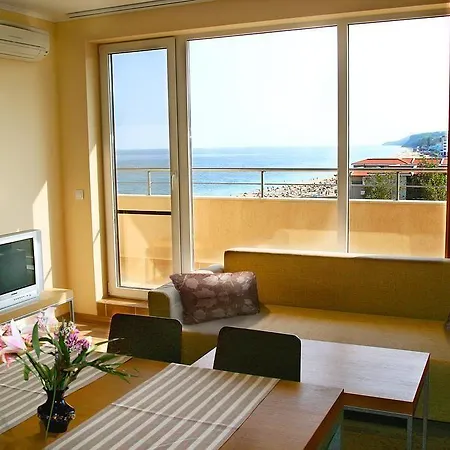 Obzor Beach Resort מלון דירות אובזור