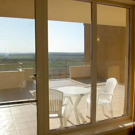 Obzor Beach Resort מלון דירות אובזור