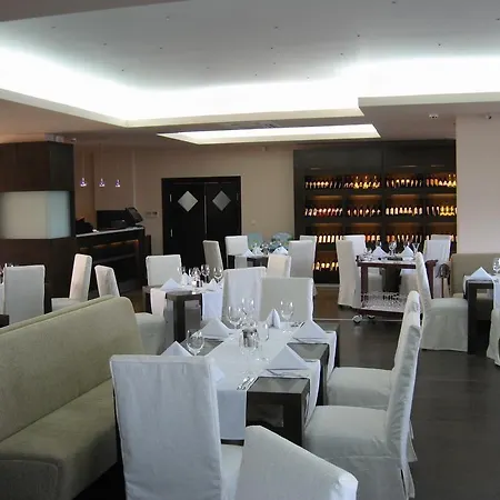 Obzor Beach Resort מלון דירות
