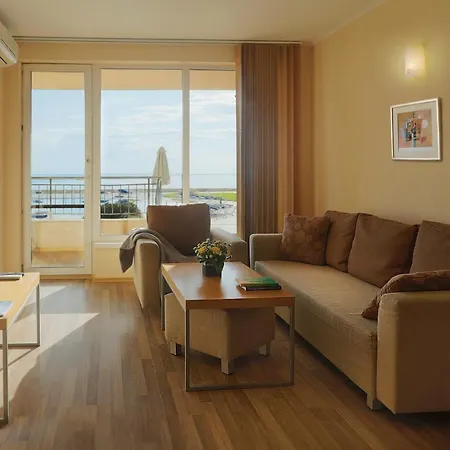 Obzor Beach Resort מלון דירות אובזור